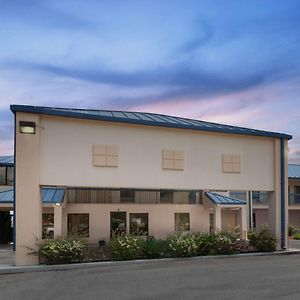 Super 8 By Wyndham Hattiesburg South